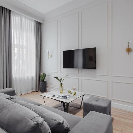 New! Luxury Apartment In The Center Of Odessa Overlooking Deribasovskaya Str. Low Price! Zewnętrze zdjęcie