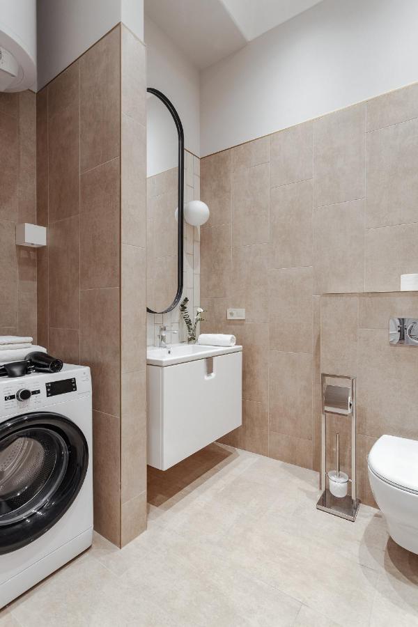 New! Luxury Apartment In The Center Of Odessa Overlooking Deribasovskaya Str. Low Price! Zewnętrze zdjęcie