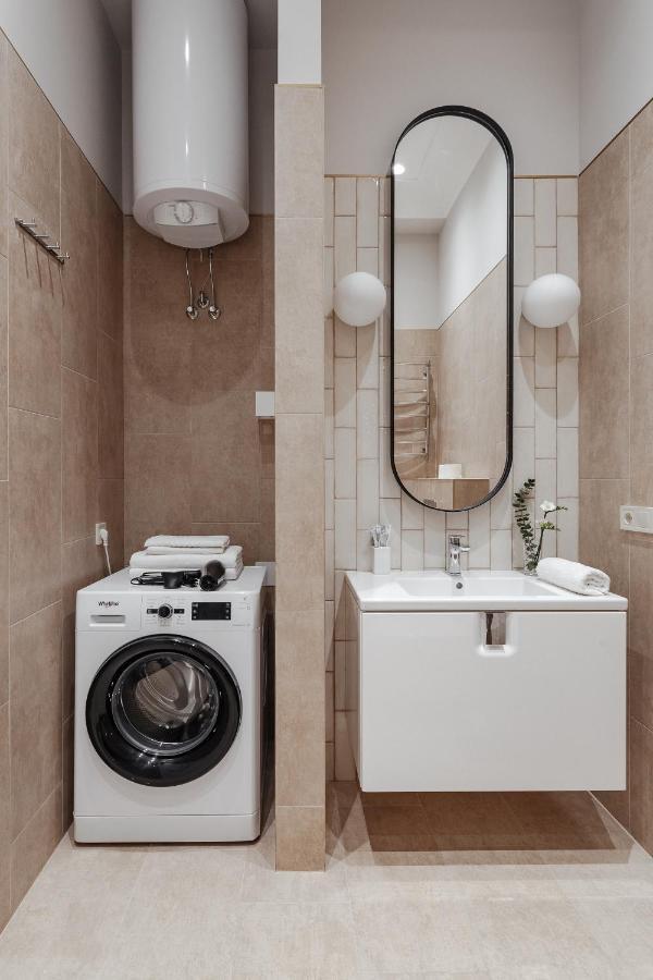 New! Luxury Apartment In The Center Of Odessa Overlooking Deribasovskaya Str. Low Price! Zewnętrze zdjęcie