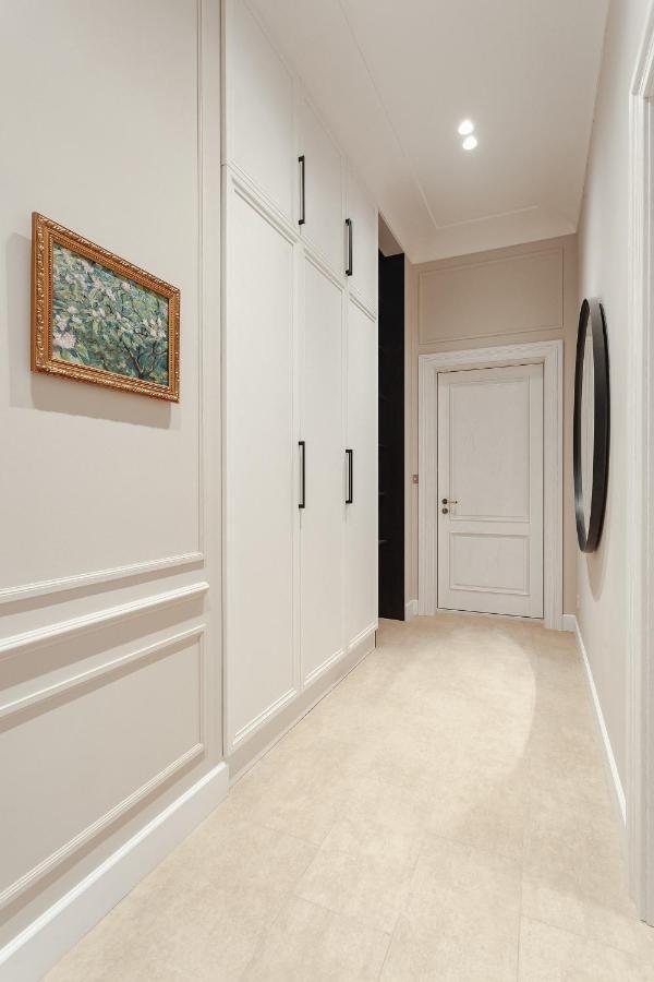 New! Luxury Apartment In The Center Of Odessa Overlooking Deribasovskaya Str. Low Price! Zewnętrze zdjęcie