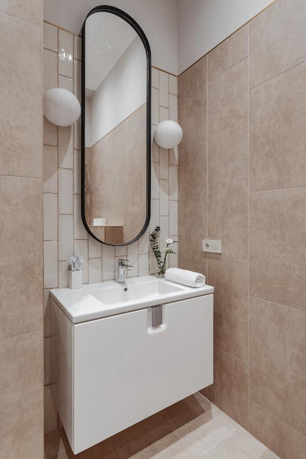 New! Luxury Apartment In The Center Of Odessa Overlooking Deribasovskaya Str. Low Price! Zewnętrze zdjęcie