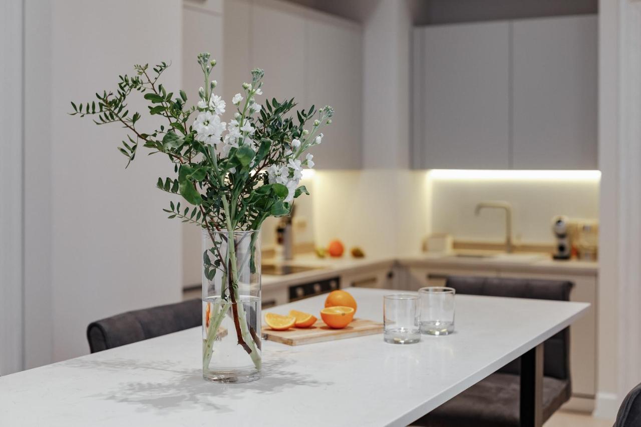 New! Luxury Apartment In The Center Of Odessa Overlooking Deribasovskaya Str. Low Price! Zewnętrze zdjęcie