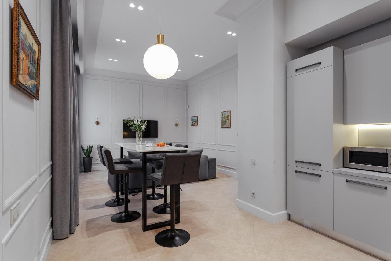 New! Luxury Apartment In The Center Of Odessa Overlooking Deribasovskaya Str. Low Price! Zewnętrze zdjęcie