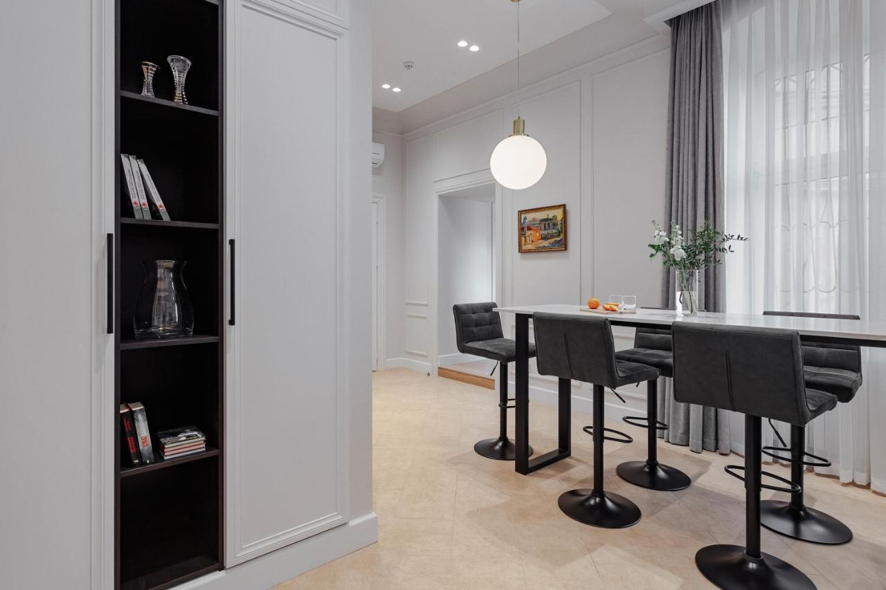 New! Luxury Apartment In The Center Of Odessa Overlooking Deribasovskaya Str. Low Price! Zewnętrze zdjęcie