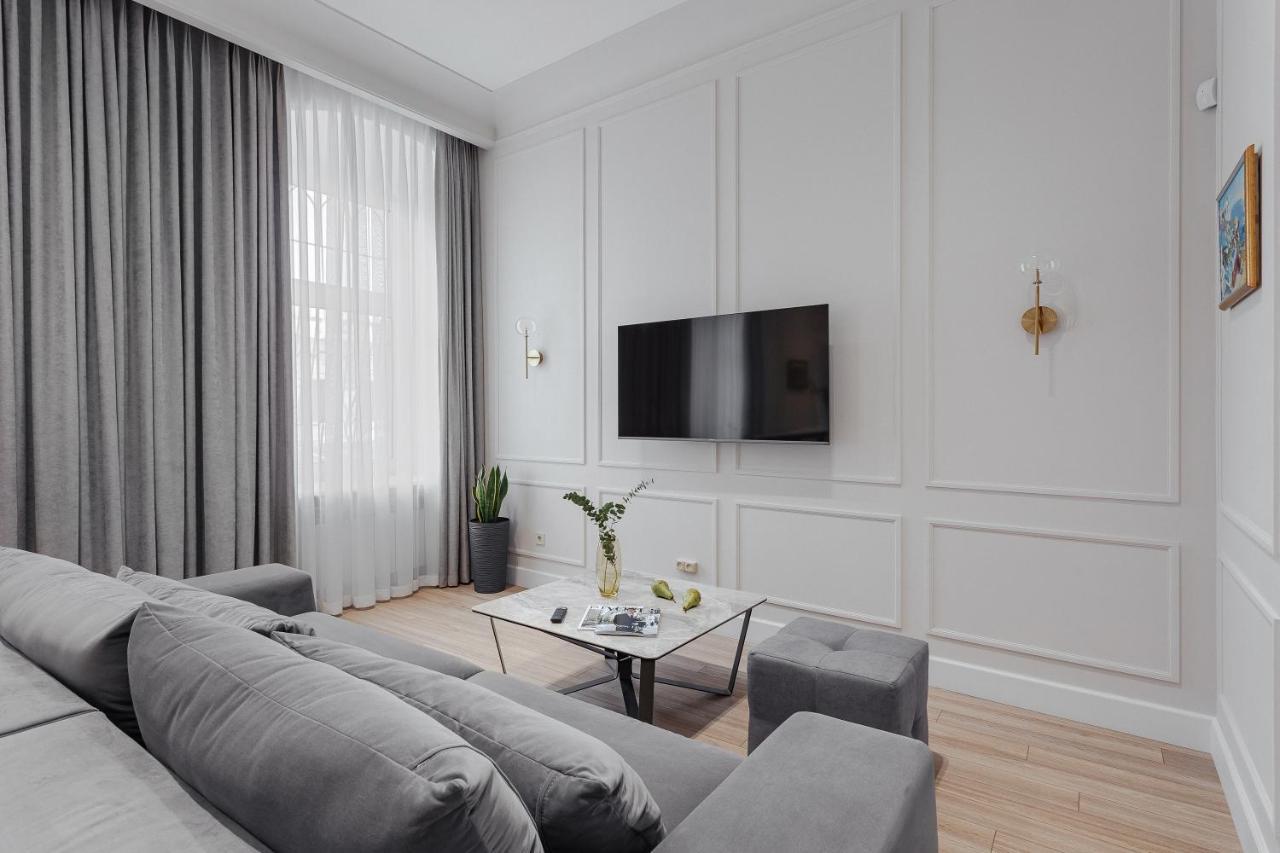 New! Luxury Apartment In The Center Of Odessa Overlooking Deribasovskaya Str. Low Price! Zewnętrze zdjęcie