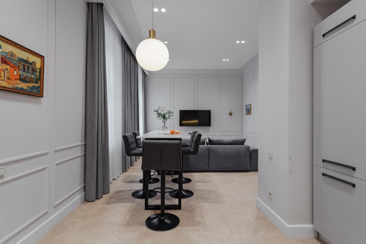 New! Luxury Apartment In The Center Of Odessa Overlooking Deribasovskaya Str. Low Price! Zewnętrze zdjęcie