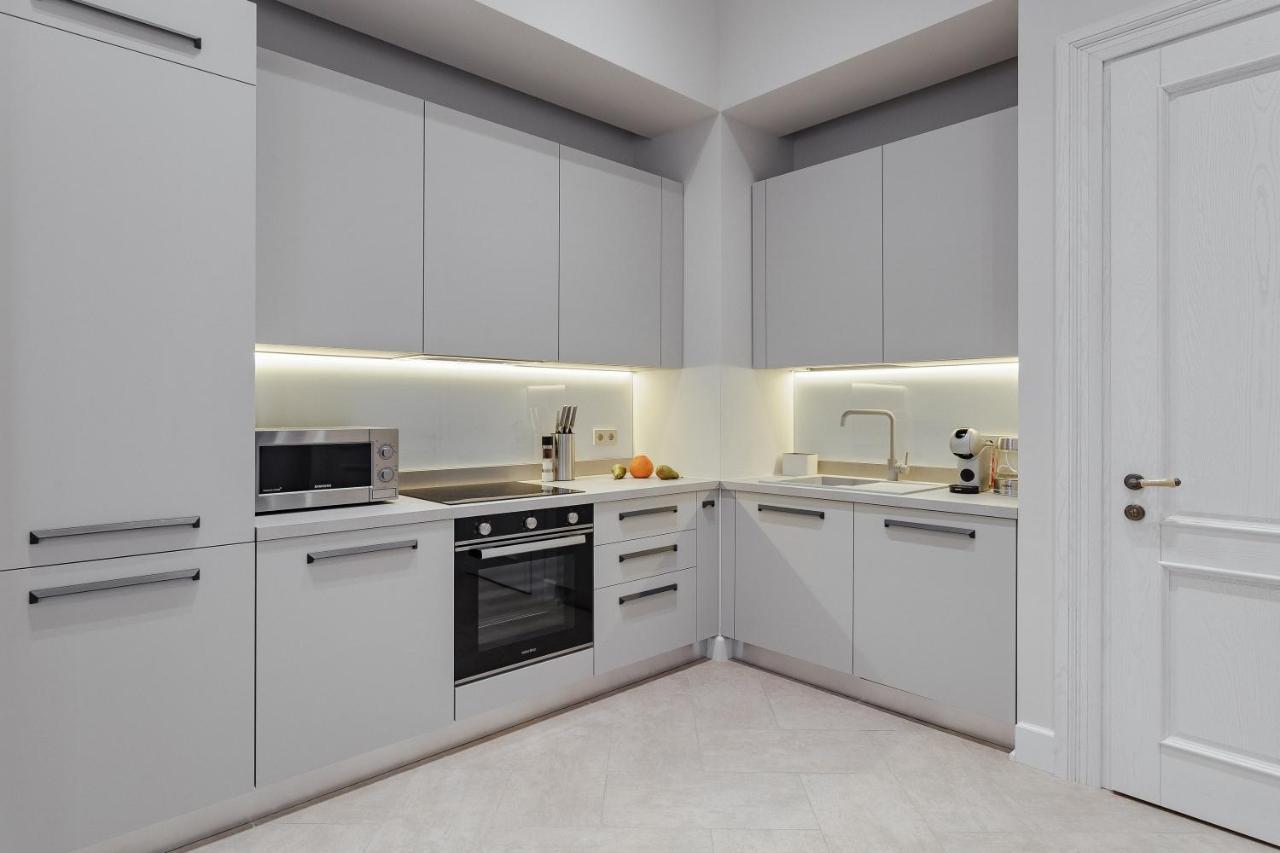 New! Luxury Apartment In The Center Of Odessa Overlooking Deribasovskaya Str. Low Price! Zewnętrze zdjęcie