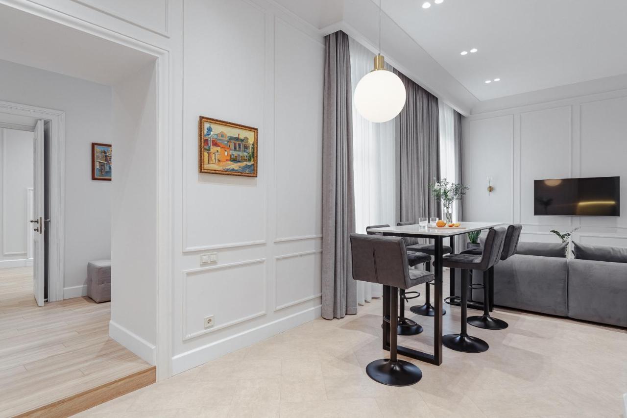 New! Luxury Apartment In The Center Of Odessa Overlooking Deribasovskaya Str. Low Price! Zewnętrze zdjęcie