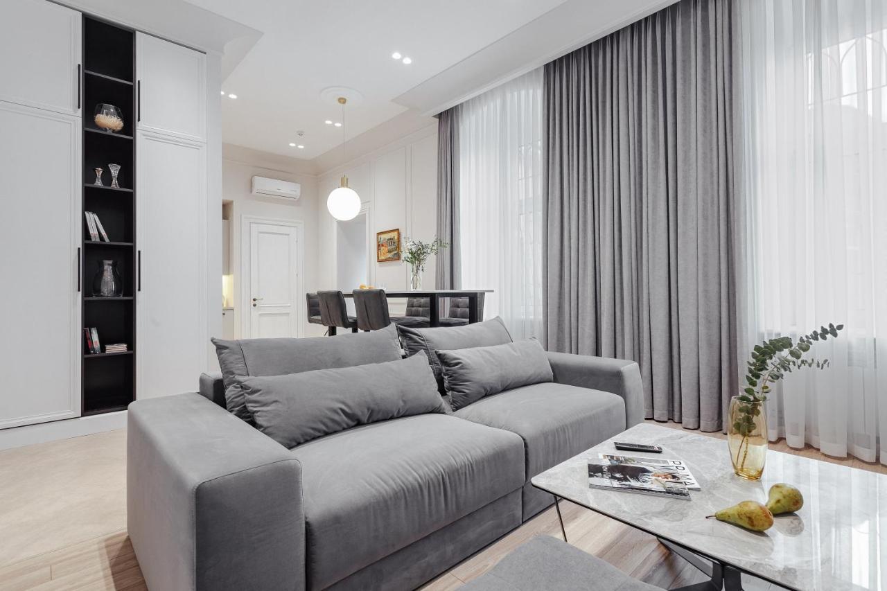 New! Luxury Apartment In The Center Of Odessa Overlooking Deribasovskaya Str. Low Price! Zewnętrze zdjęcie