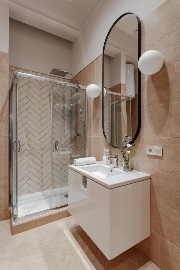 New! Luxury Apartment In The Center Of Odessa Overlooking Deribasovskaya Str. Low Price! Zewnętrze zdjęcie