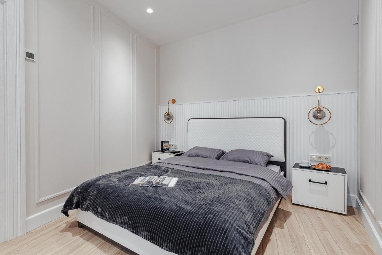 New! Luxury Apartment In The Center Of Odessa Overlooking Deribasovskaya Str. Low Price! Zewnętrze zdjęcie