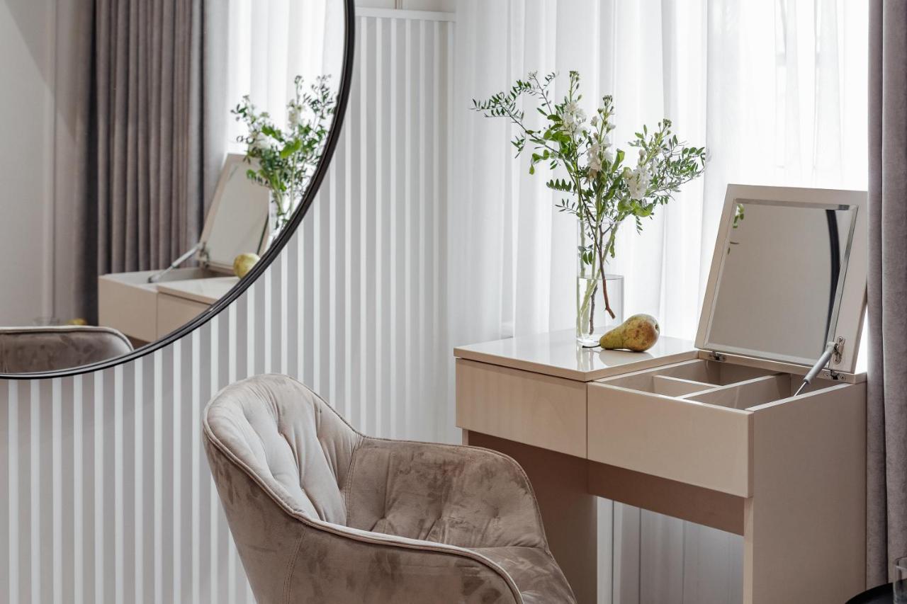 New! Luxury Apartment In The Center Of Odessa Overlooking Deribasovskaya Str. Low Price! Zewnętrze zdjęcie