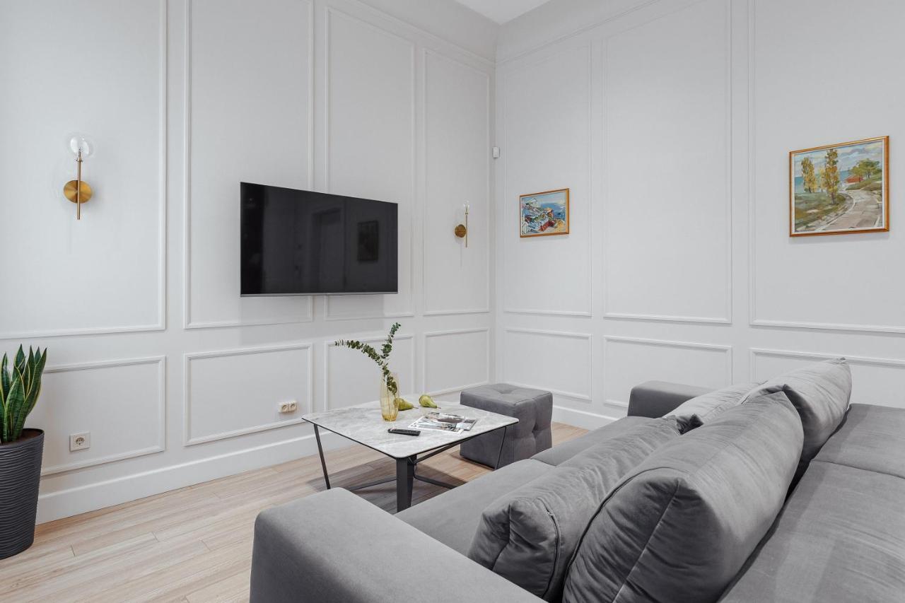 New! Luxury Apartment In The Center Of Odessa Overlooking Deribasovskaya Str. Low Price! Zewnętrze zdjęcie