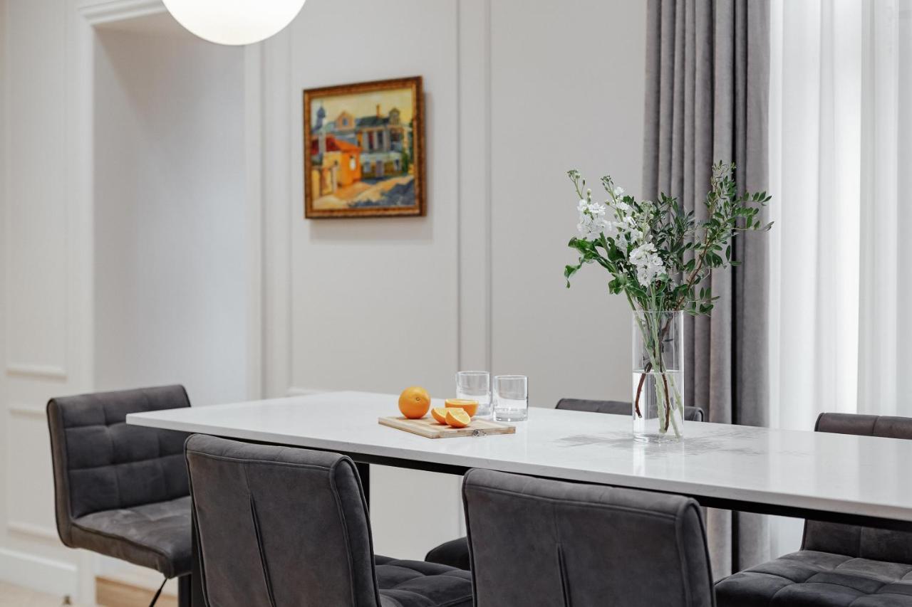New! Luxury Apartment In The Center Of Odessa Overlooking Deribasovskaya Str. Low Price! Zewnętrze zdjęcie