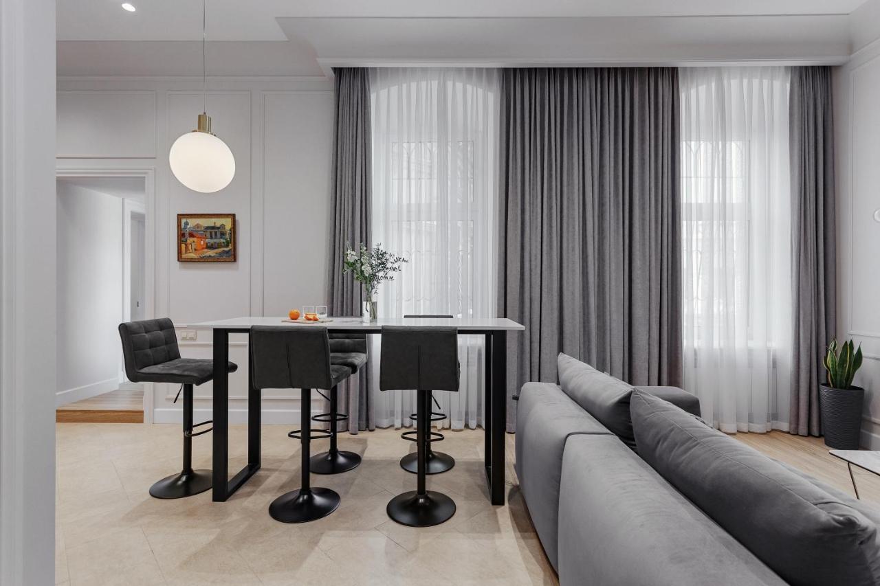 New! Luxury Apartment In The Center Of Odessa Overlooking Deribasovskaya Str. Low Price! Zewnętrze zdjęcie